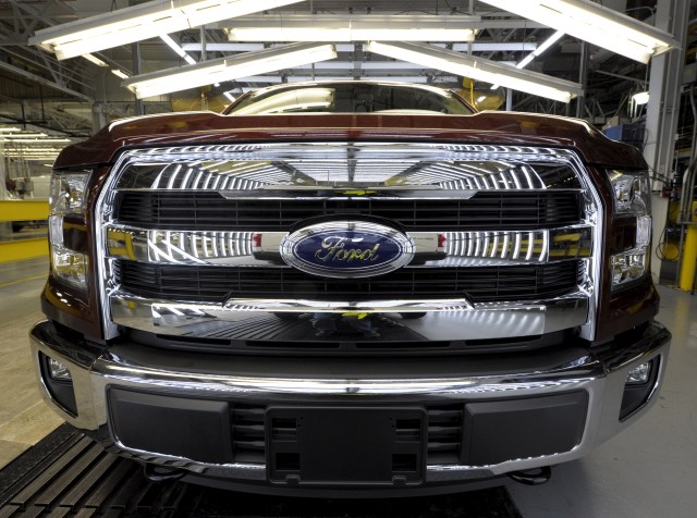 Camioneta Ford F150 terminada en la planta donde la nueva serie F de pickups Ford se construyen, en Kansas