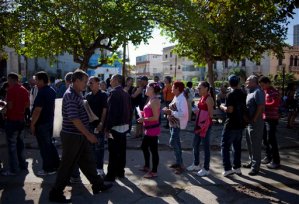 Disidentes cubanos ansiosos por viajar