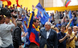 Oposición piensa en candidato de consenso y Capriles mantiene el compromiso