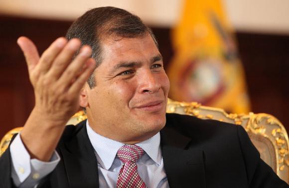 Correa con amplia ventaja al iniciar la última semana de campaña en Ecuador