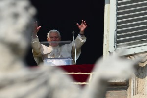 Papa Benedicto XVI pide a la Iglesia que se “renueve” y “reoriente”