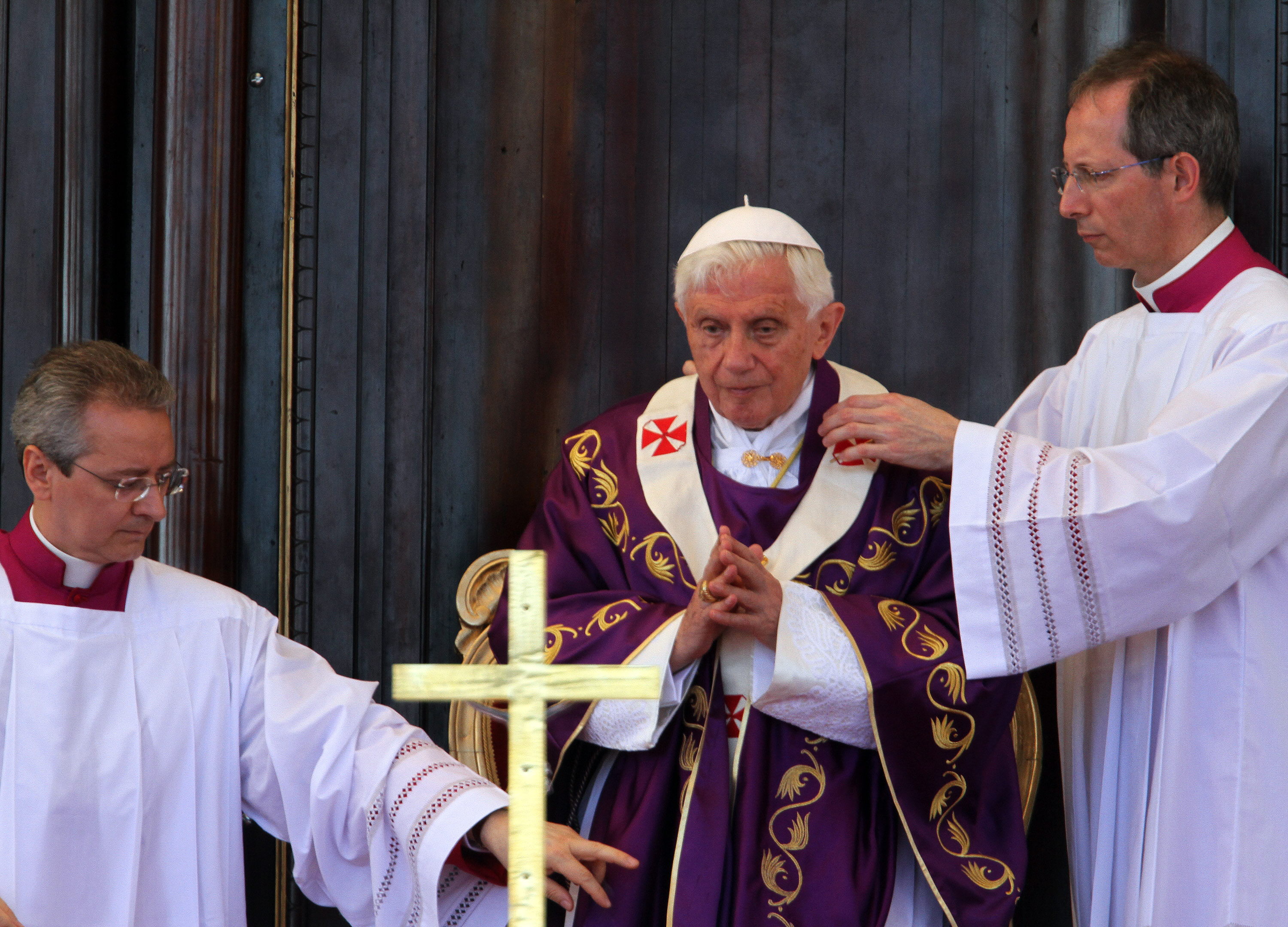 ¿Cuáles son las etapas para la elección de un nuevo papa?