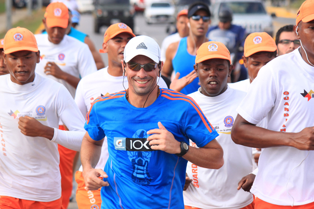 Capriles puso a correr a todos en Higuerote (Fotos)