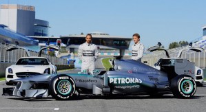 Hamilton da sus primeras vueltas con el Mercedes W04