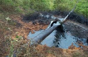 Pdvsa en alerta tras rotura de oleoducto en Colombia