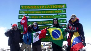 Venezuela presente en la mayor expedición realizada a la montaña más alta de África (fotos y video)