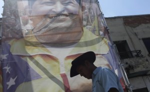 ABC: Chávez habría sido trasladado en secreto a Cuba tras empeorar