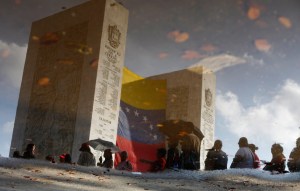 Los venezolanos aguardan horas y horas para ver a Chávez por última vez (Fotos y Video)