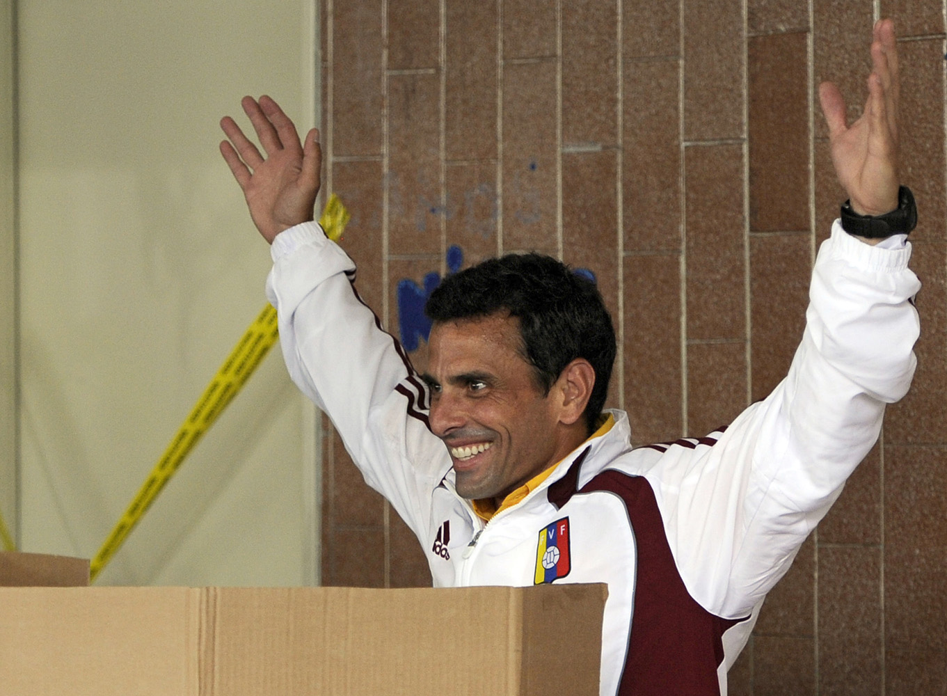 Capriles ejerció su derecho al voto: Vamos a la avalancha ¡Todos a votar! (Fotos)