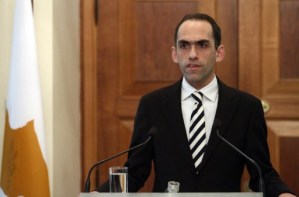 El nuevo ministro de Finanzas de Chipre asume su cargo