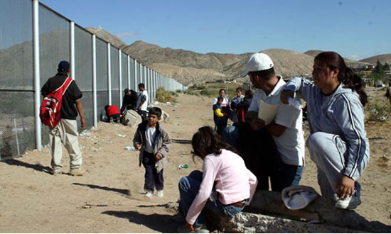 EEUU anuncia que detención de familias tendrá un corto periodo en los centros de inmigración