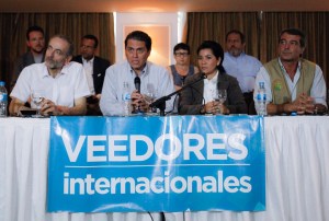 Maduro no puede ser proclamado antes de recuento de votos, dicen observadores