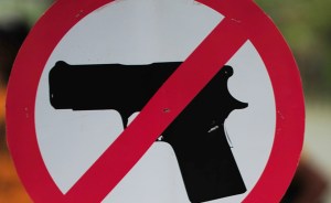Suspendido el permiso de porte de armas en todo el territorio nacional