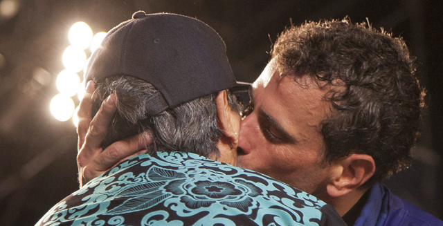 Así besa Capriles (Foto)
