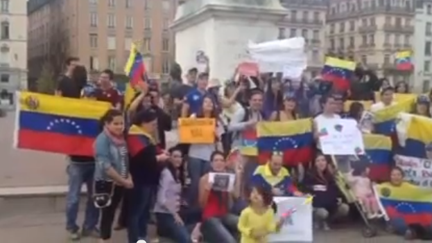 Venezolanos protestan en Francia (Video)