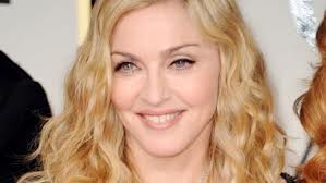 Madonna manda a remate una pintura para financiar educación de niñas