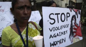 Atacan con ácido a cuatro profesoras en la India