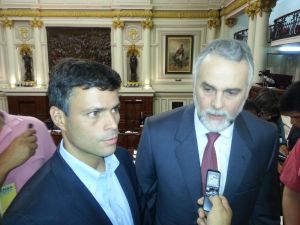 López y Gómez Sigala denuncian crisis política venezolana ante Congreso de Perú