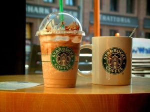 Clientes pueden demandar a Starbucks por no llenar completamente sus lattes
