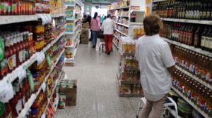 Supermercados se adaptan a la legislación con fallas de personal
