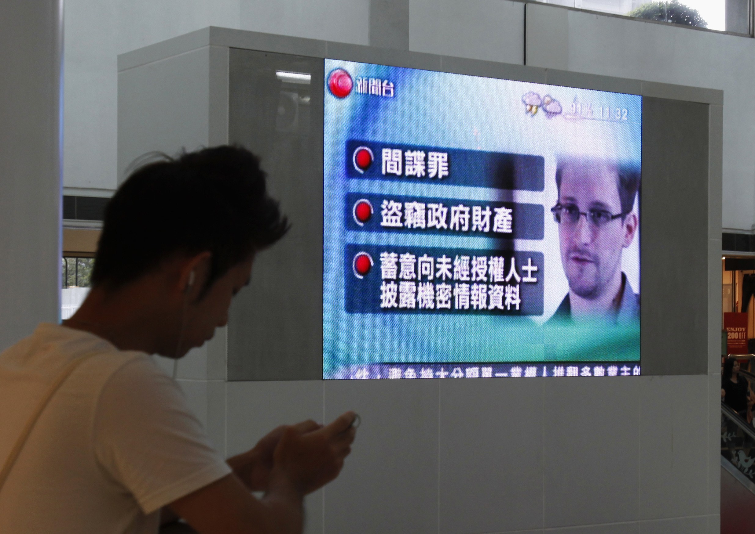 “No deberían permitir” a Snowden seguir viajando, dice departamento de Estado de EEUU