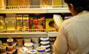 Gigantesca inflación obliga a los venezolanos a elegir entre comprar útiles o comer
