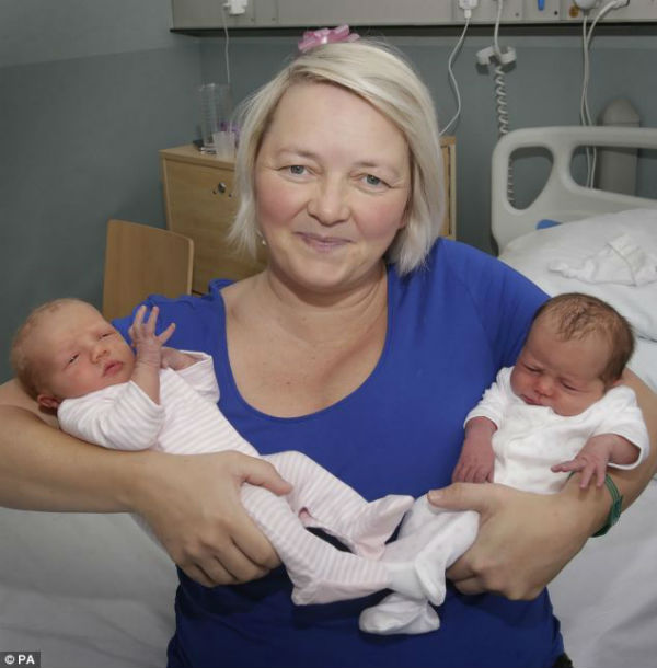Mujer da a luz tercer par de gemelos (Fotos)