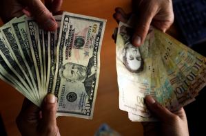 Aunque se devalúe a más de 40 bolívares por dólar, la economía no se reactivaría