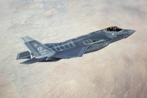 Trump anuncia que Japón comprará a EEUU más de 100 cazas F-35