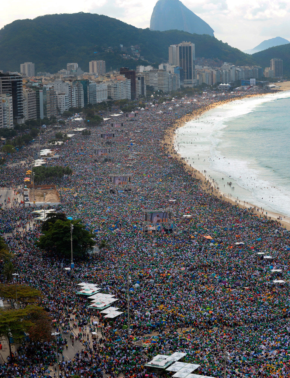 Impresionantes imágenes de la Misa de Clausura frente a la playa de Copacabana