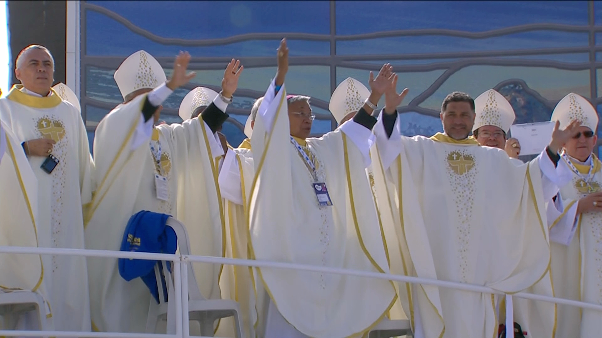 Los millones de fieles que bailaron y rezaron con el Papa (Video)