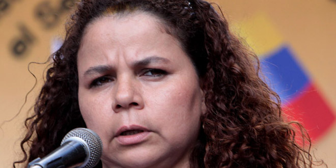 Iris Varela llama a cerrar cuentas de Facebook tras denuncias de espionaje