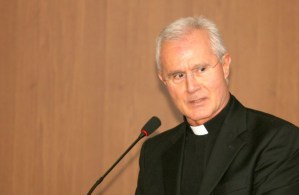 Prelado detenido del Banco Vaticano dice que quería ayudar a conocidos