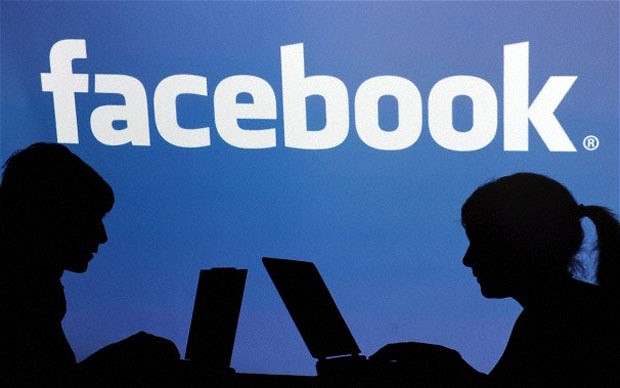 Demandan a Facebook por interceptar mensajes privados