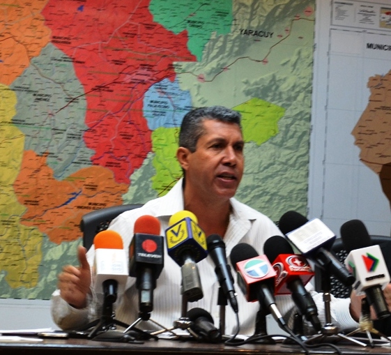 Henri Falcón rechaza declaraciones de Maduro que lo involucran con supuesto “plan de saqueo”