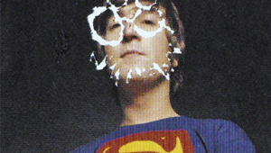 John Lennon es ¡Superman! (Fotos)