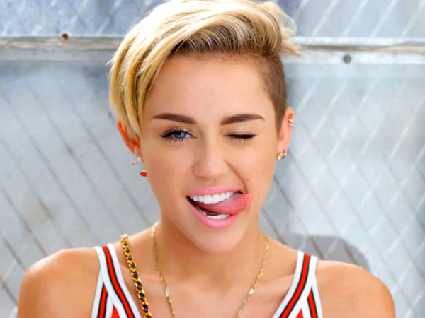 Miley Cyrus explica por qué saca tanto la lengua
