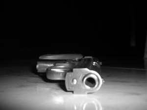 Adolescente roba banco con pistola de juguete