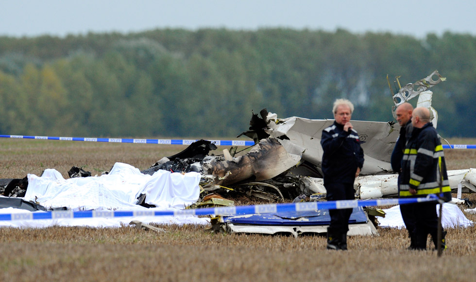 Al menos 10 muertos al estrellarse avión con paracaidistas