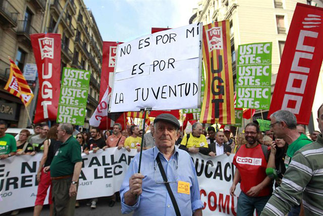 Miles de personas protestan en España contra reforma de Educación (Fotos)