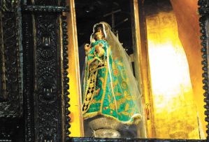 Ola de robos a iglesias en Bolivia deja sin corona a Virgen de Copacabana (Foto)