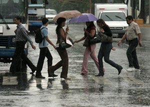 Estiman lluvias para este sábado en regiones Central, Oriental, Los Andes y Zulia