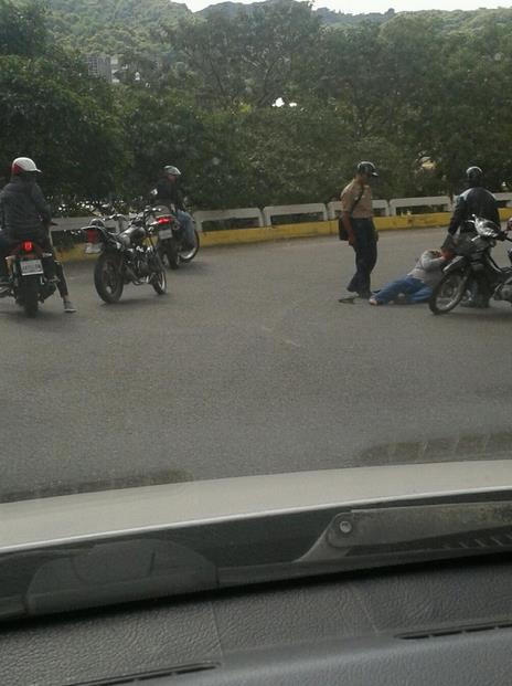 Motorizado arrollado en el puente de La Bandera (Foto)