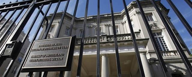 Cuba restablece temporalmente sus servicios consulares en EEUU