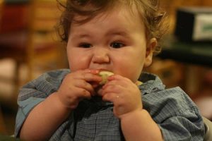 Graciosísimo: Así reaccionan los bebés cuando prueban el limón por primera vez
