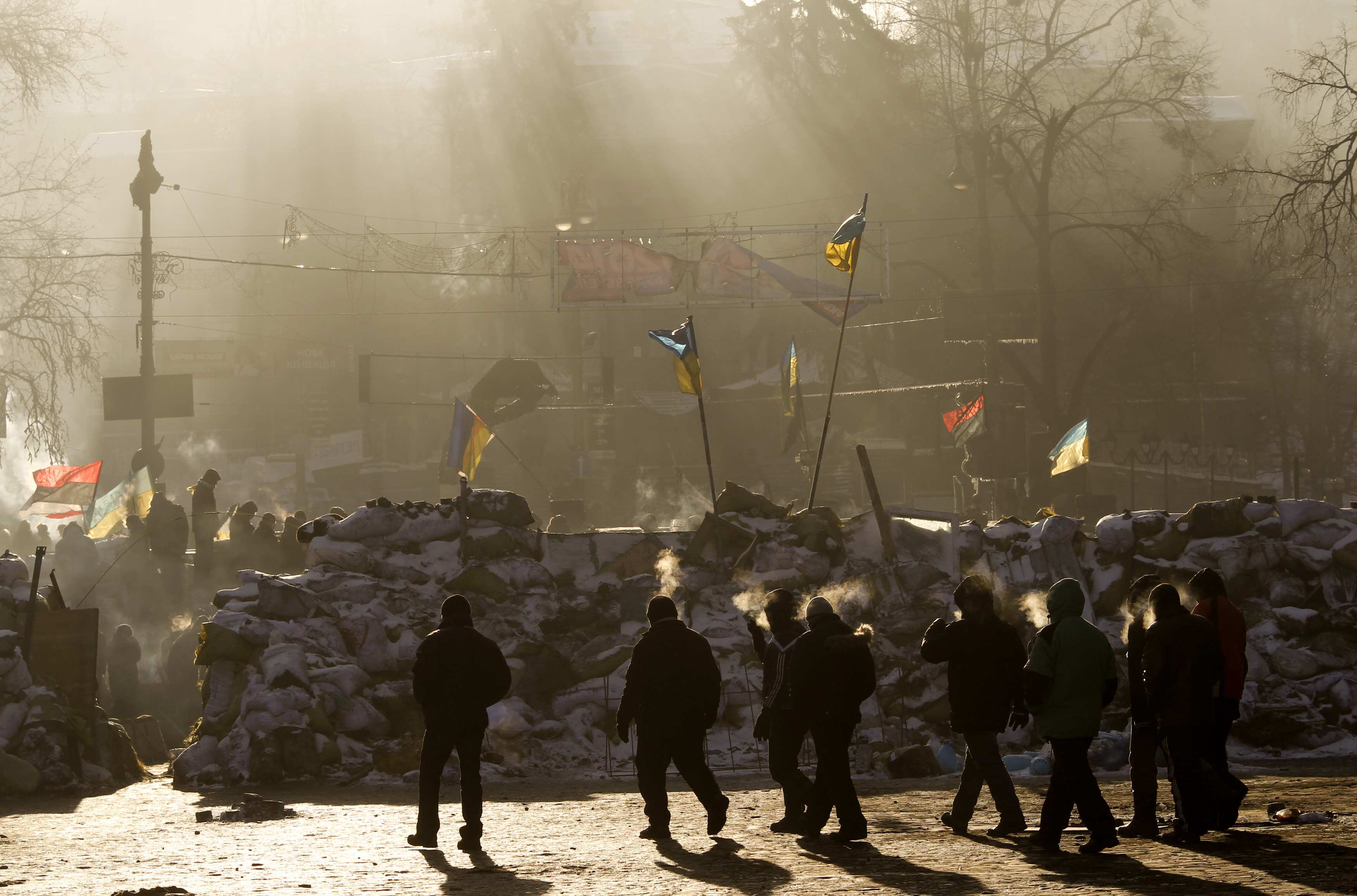 Derriban otra estatua de Lenin en Ucrania