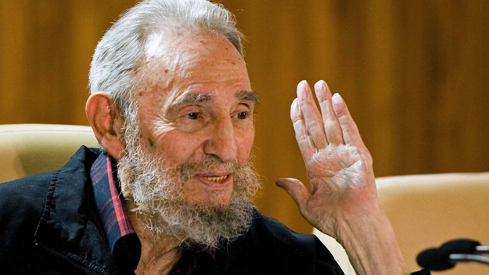 Fidel Castro cumple 88 años y se mantiene lejos del público