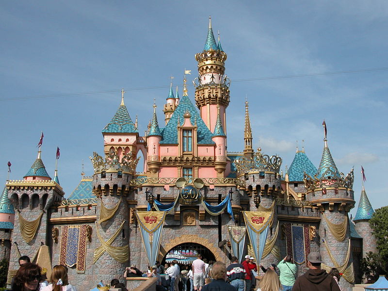 Familias de niños autistas demandan a los parques de Disney por las colas largas