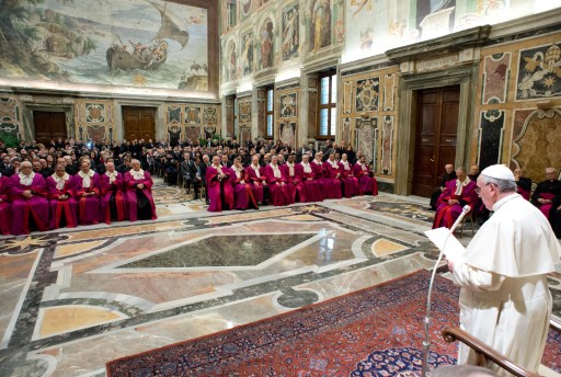 Papa desea mayor presencia de la mujer en Iglesia, pero también en la familia