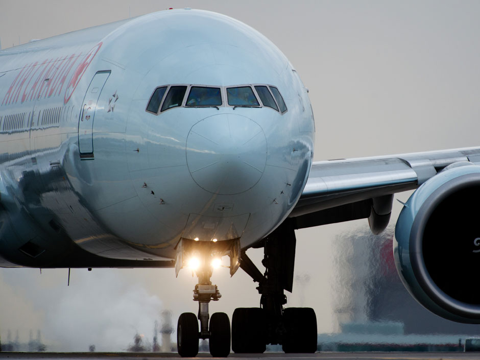 Air Canada quiere volver a operar en Venezuela, según Izarra